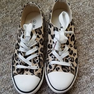 Leopard shoes